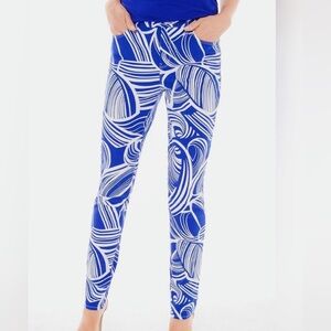 Chico’s So Slimming Ankle Jeans -Blue & White Swirl Design